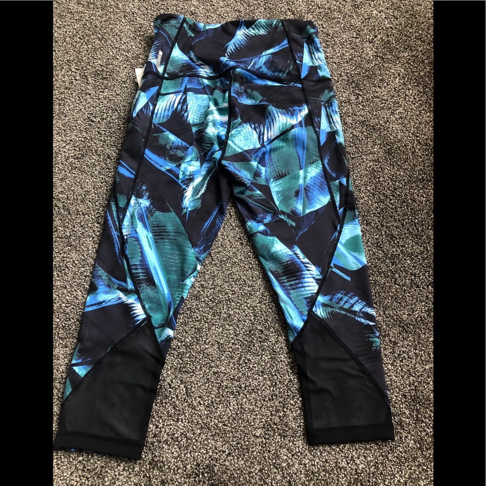 Zella Capri - Picture 3 of 5